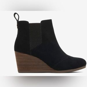 Toms women’s black suede booties